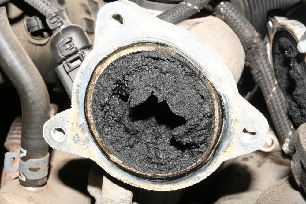 Clogged_EGR_Valve_Intake_manifold.jpg