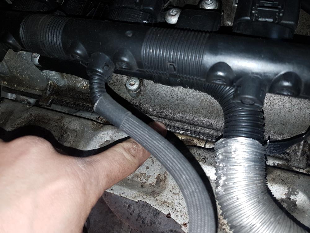 valve cover leak.jpg