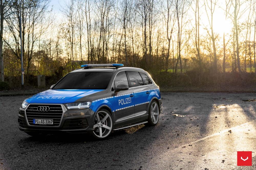 slammed-audi-q7-police-car-rides-on-vossen-cv3r-rims_2.jpg